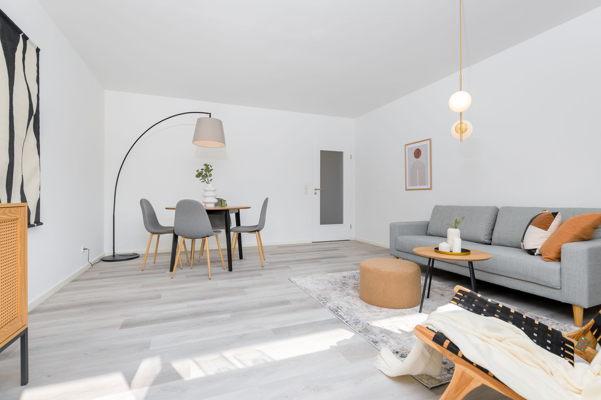Ein von elements Home Staging aufgewertetes Wohnzimmer mit modernem Touch.